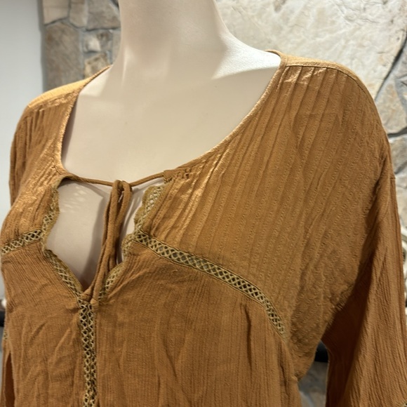 Top - Picture 2 of 9